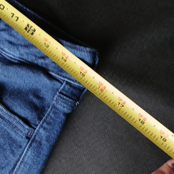 🧡NWOT Old Navy Women's Dark Blue Jean Shorts, Tried On Once - Picture 6 of 9